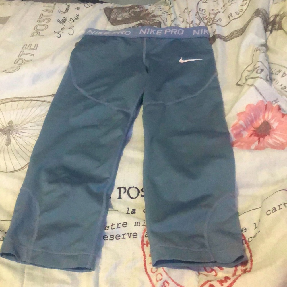 Grey kids NIKE capree leggings.